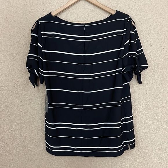 Vince Camuto Short Tie Sleeve Variegated Stripe Top-M - Picture 7 of 11